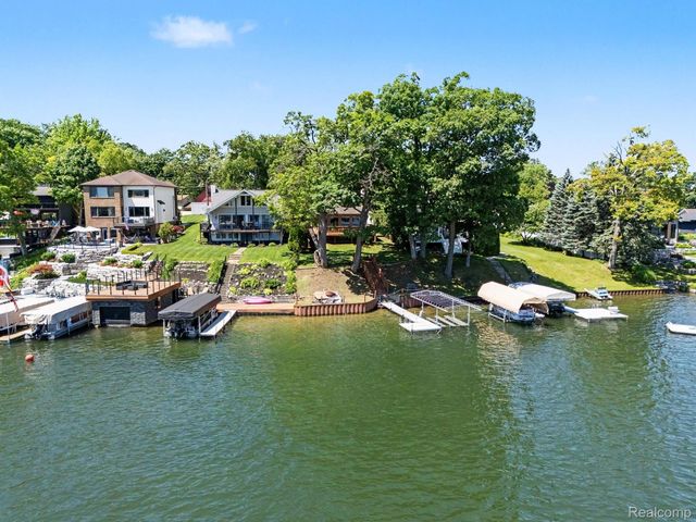 1792 Lockwood, Highland Charter Township, MI 48356