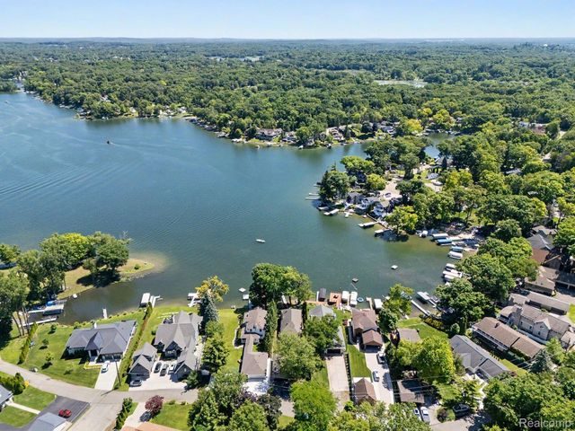 1792 Lockwood, Highland Charter Township, MI 48356