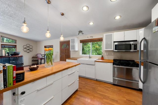 450 Bottle Hill Rd, Georgetown, CA 95634