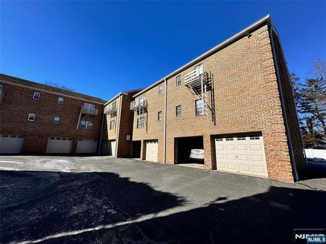 358 MAPLE Avenue 2, Oradell, NJ 07649