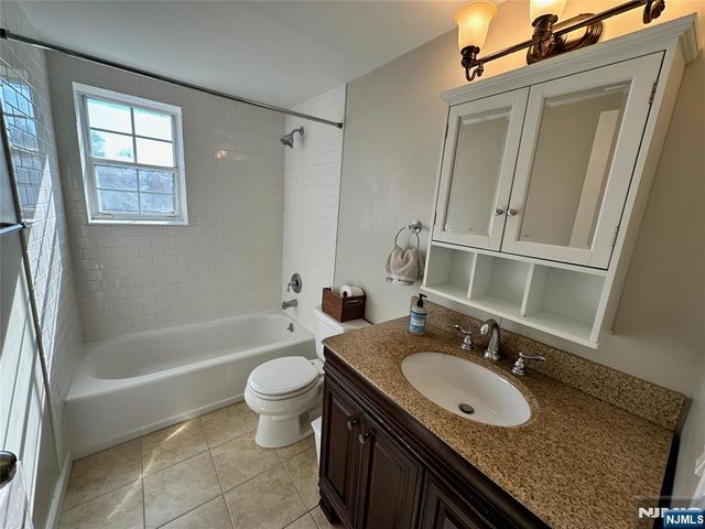 358 MAPLE Avenue 2, Oradell, NJ 07649