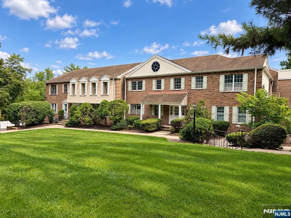 358 MAPLE Avenue 2, Oradell, NJ 07649
