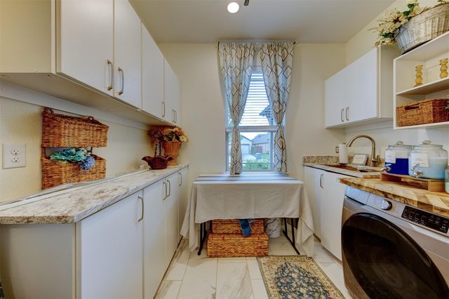 1013 Goose Creek Street, Webster, TX 77598