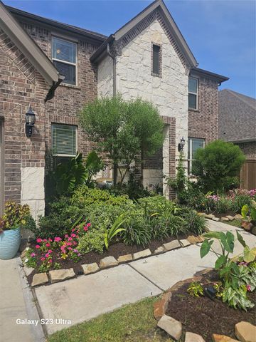 1013 Goose Creek Street, Webster, TX 77598