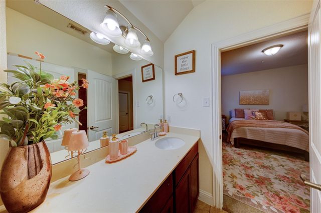 1013 Goose Creek Street, Webster, TX 77598