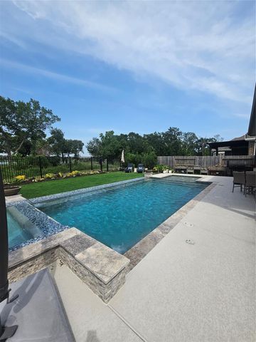 1013 Goose Creek Street, Webster, TX 77598