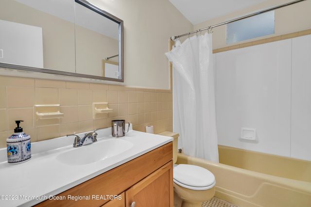 3 Alvord Street, Oakhurst, NJ 07755
