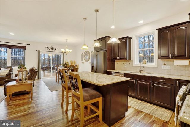 558 ROCKY RD, Red Lion, PA 17356