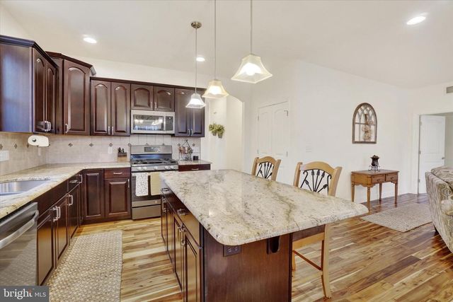 558 ROCKY RD, Red Lion, PA 17356