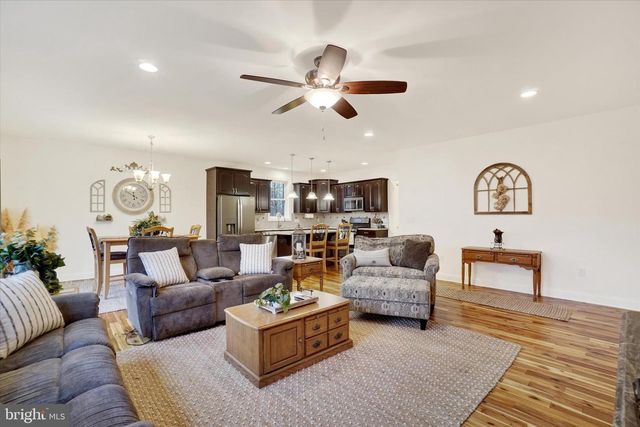 558 ROCKY RD, Red Lion, PA 17356