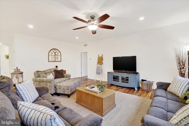 558 ROCKY RD, Red Lion, PA 17356