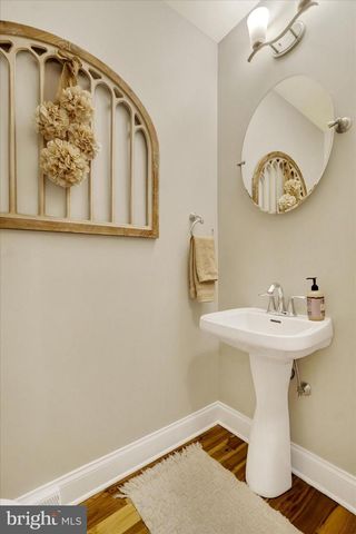 558 ROCKY RD, Red Lion, PA 17356