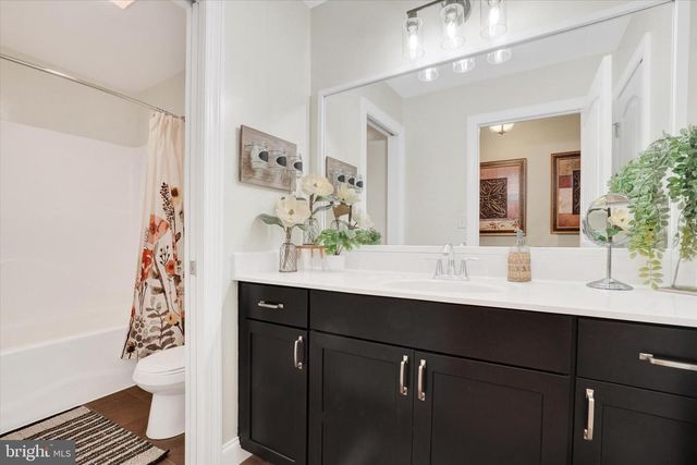 558 ROCKY RD, Red Lion, PA 17356