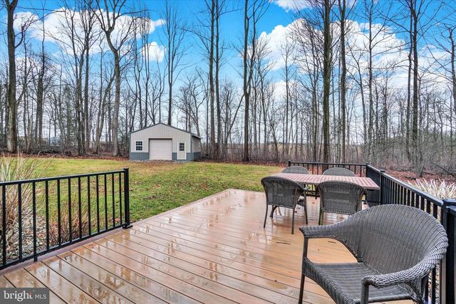 558 ROCKY RD, Red Lion, PA 17356