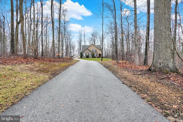 558 ROCKY RD, Red Lion, PA 17356