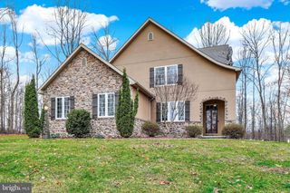 558 ROCKY RD, Red Lion, PA 17356