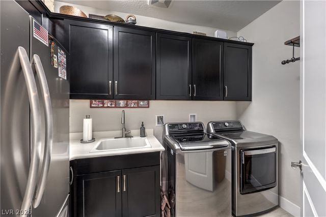 8265 Skye Peak Street, Las Vegas, NV 89166