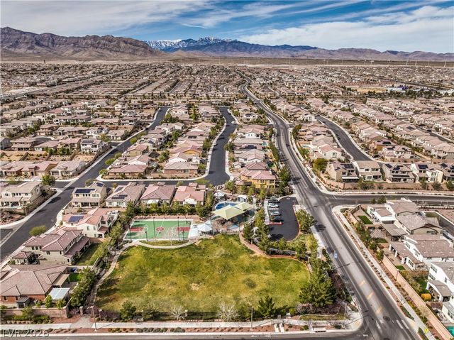 8265 Skye Peak Street, Las Vegas, NV 89166