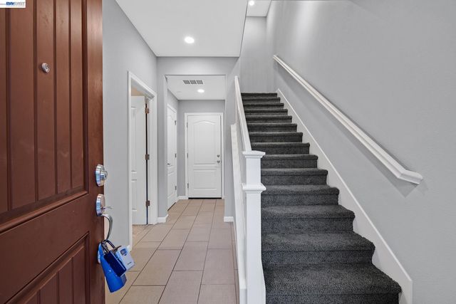 1270 Gusty Loop 3, Livermore, CA 94550