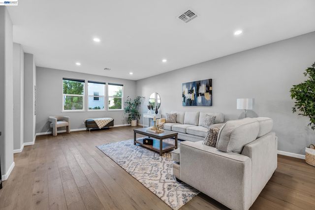 1270 Gusty Loop 3, Livermore, CA 94550