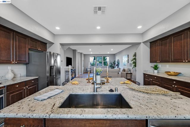 1270 Gusty Loop 3, Livermore, CA 94550