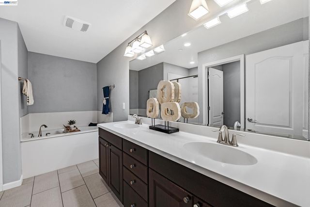 1270 Gusty Loop 3, Livermore, CA 94550