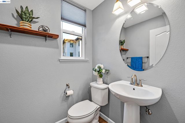 1270 Gusty Loop 3, Livermore, CA 94550