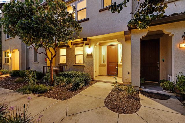 1270 Gusty Loop 3, Livermore, CA 94550