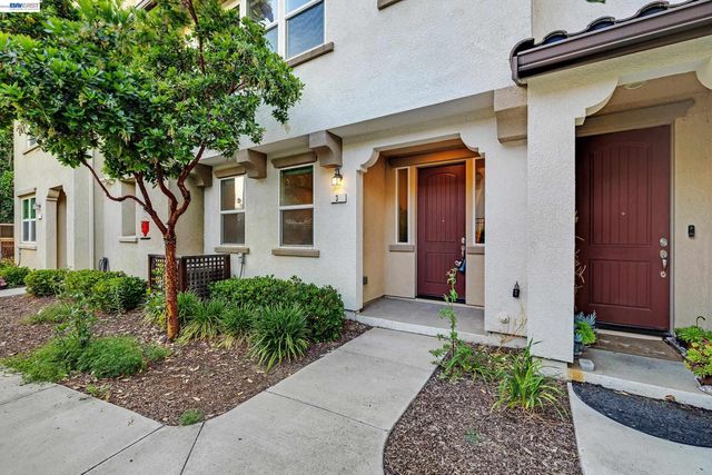1270 Gusty Loop 3, Livermore, CA 94550