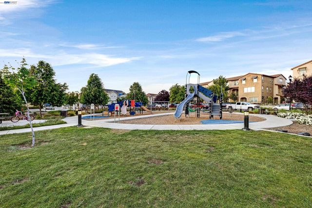 1270 Gusty Loop 3, Livermore, CA 94550