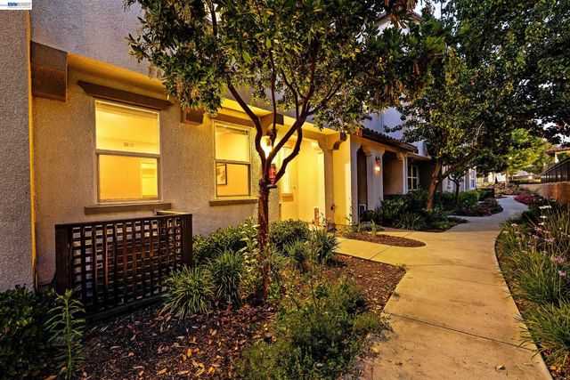 1270 Gusty Loop 3, Livermore, CA 94550