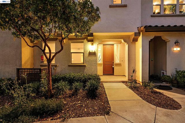 1270 Gusty Loop 3, Livermore, CA 94550