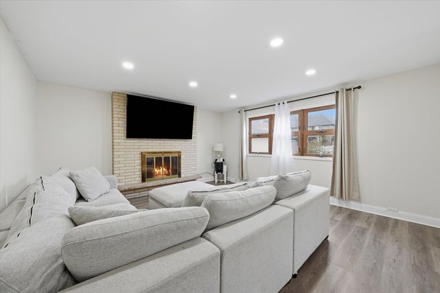 8937 Mcvicker Avenue, Oak Lawn, IL 60453