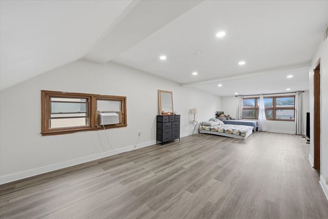 8937 Mcvicker Avenue, Oak Lawn, IL 60453