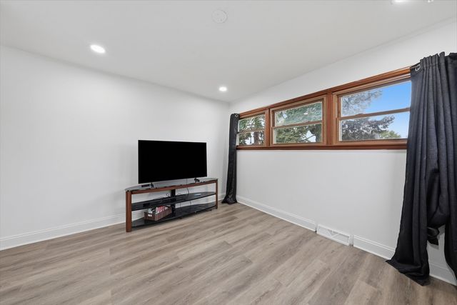 8937 Mcvicker Avenue, Oak Lawn, IL 60453
