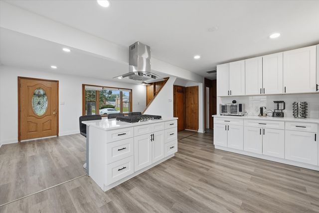 8937 Mcvicker Avenue, Oak Lawn, IL 60453