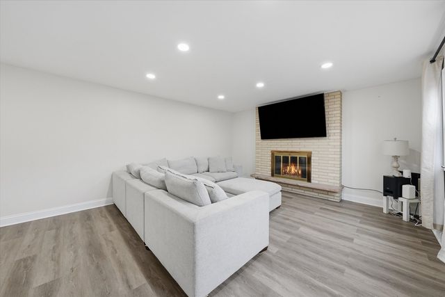 8937 Mcvicker Avenue, Oak Lawn, IL 60453