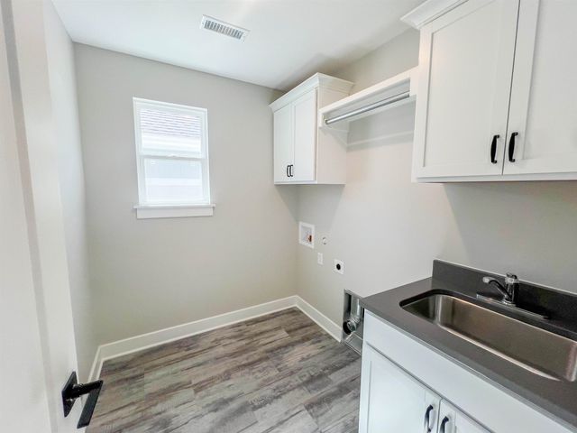 141 S Shay Rd, Andover, KS 67002
