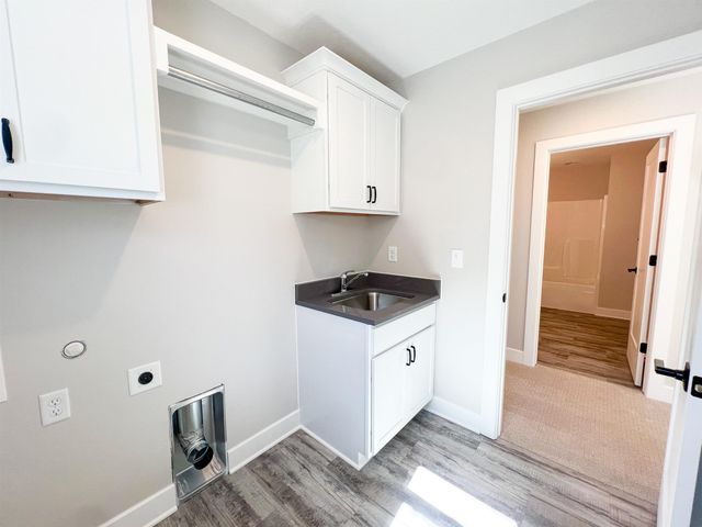 141 S Shay Rd, Andover, KS 67002