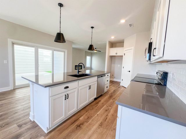 141 S Shay Rd, Andover, KS 67002