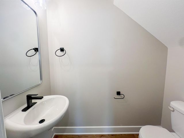 141 S Shay Rd, Andover, KS 67002