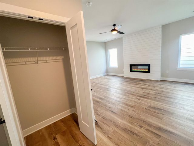 141 S Shay Rd, Andover, KS 67002