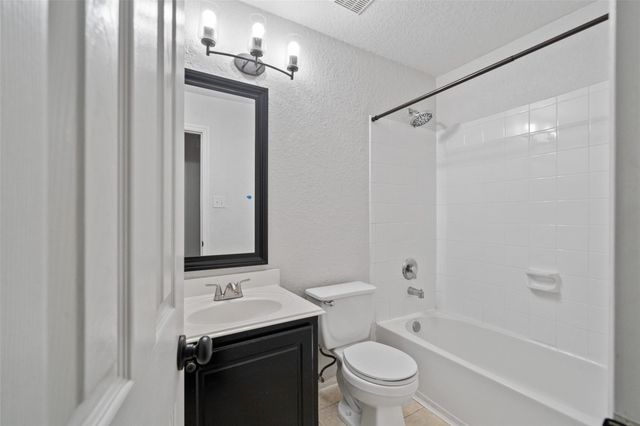 39 W Prairie Dawn Circle, The Woodlands, TX 77385