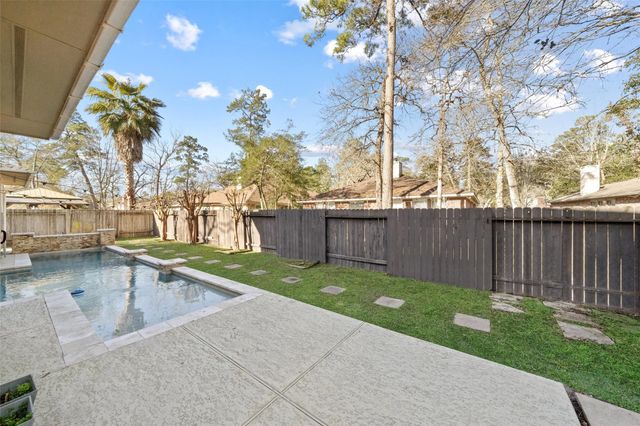 39 W Prairie Dawn Circle, The Woodlands, TX 77385