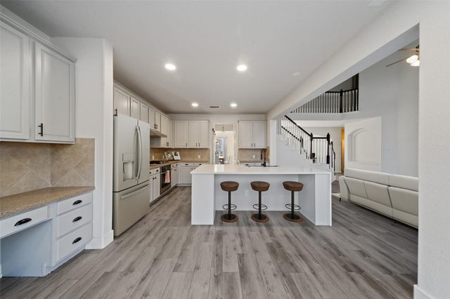 39 W Prairie Dawn Circle, The Woodlands, TX 77385