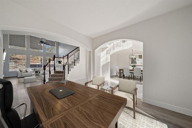 39 W Prairie Dawn Circle, The Woodlands, TX 77385