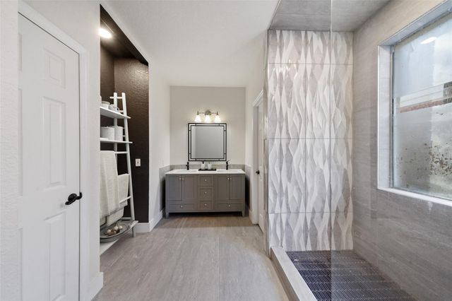 39 W Prairie Dawn Circle, The Woodlands, TX 77385