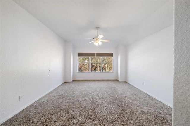 39 W Prairie Dawn Circle, The Woodlands, TX 77385