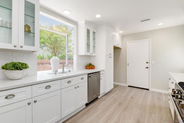 7111 Linden, Carlsbad, CA 92011