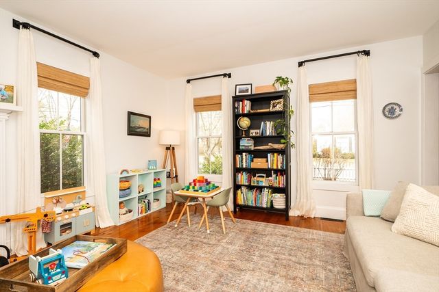 25 S Lincoln St, Natick, MA 01760